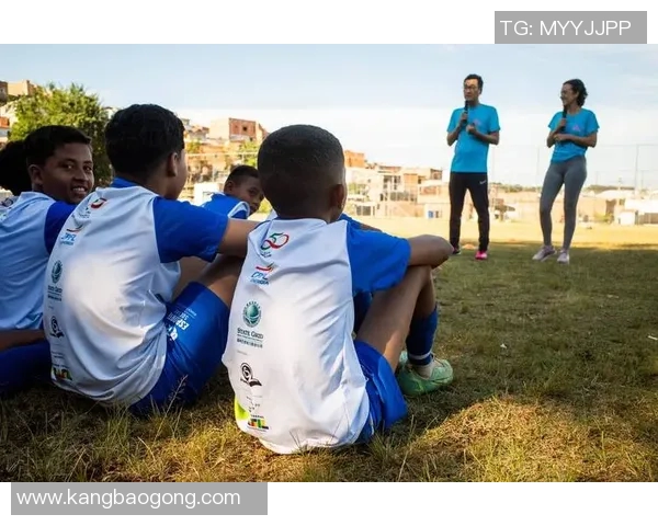 沉迷于绿茵场的足球明星们背后的故事与挑战 沉迷于绿茵场的足球明星们背后的故事与挑战