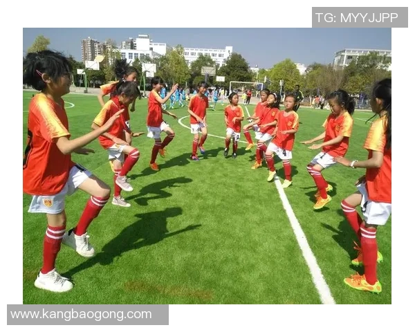 场下魅力四射的足球明星们展现不一样的风采与风格