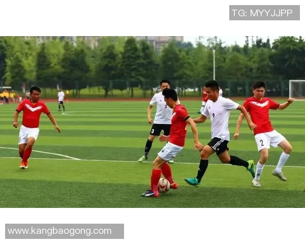 成都足球队进攻表现分析与防守漏洞探讨 成都足球队进攻表现分析与防守漏洞探讨