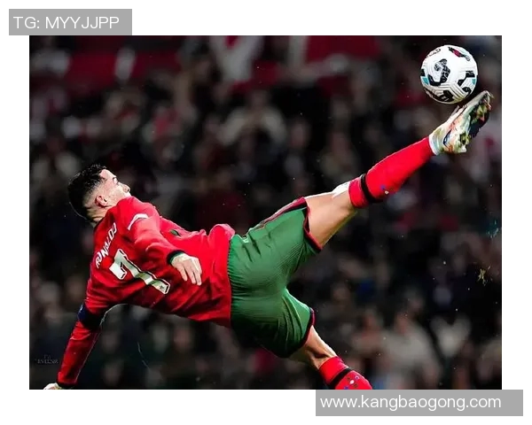 探寻足球界的传奇人物13号背后的明星故事与成就分析