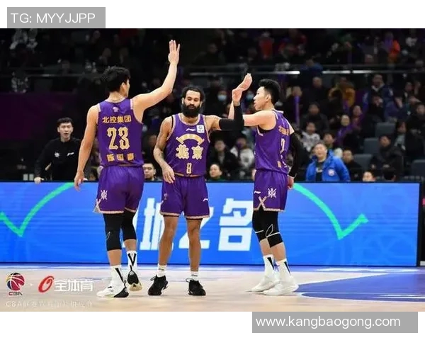 深圳篮球队战术之争引发热议球迷与专家观点交锋分析