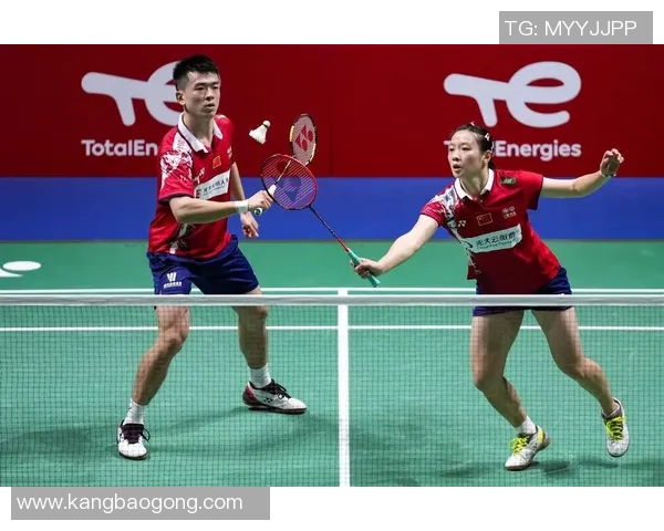 深圳羽毛球队与上海羽毛球队赛后复盘速度对比分析 深圳羽毛球队与上海羽毛球队赛后复盘速度对比分析